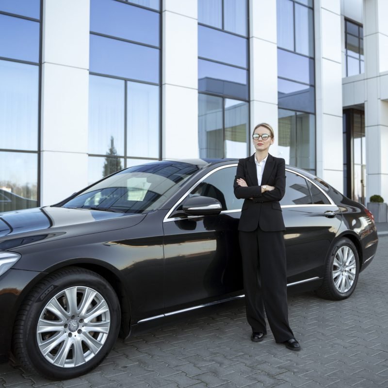 elegant-uber-driver-giving-taxi-ride