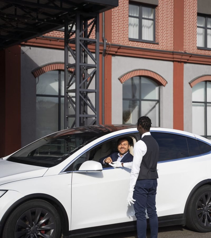 full-shot-valet-helping-man